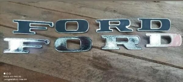 Emblema Ford do Capô